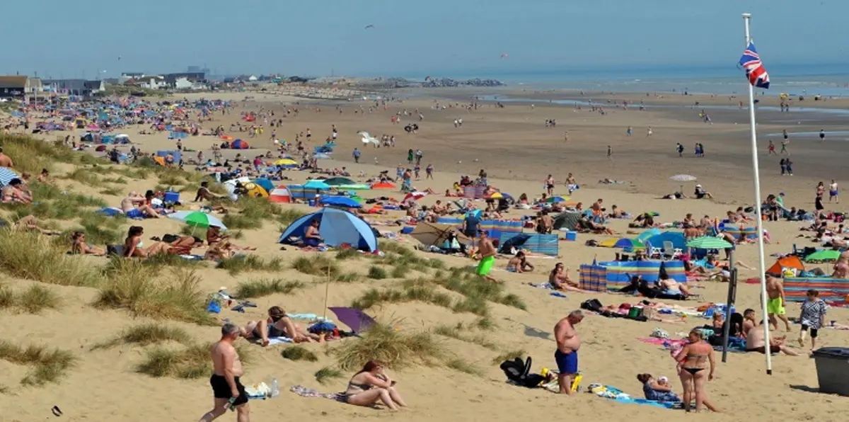 بريطانيا تسجل أعلى درجة حرارة منذ أكثر من 100 عام