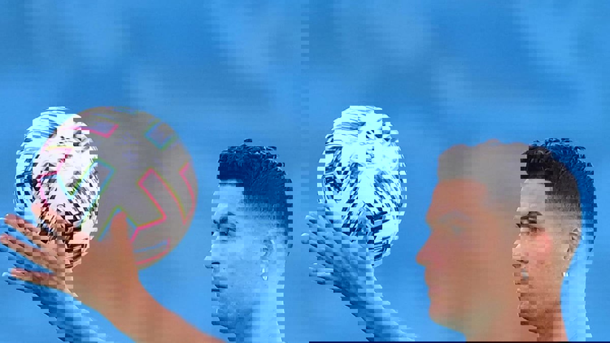 استبعاد كريستيانو رونالدو وكيليني من التشكيلة المثالية لكأس الأمم الأوروبية