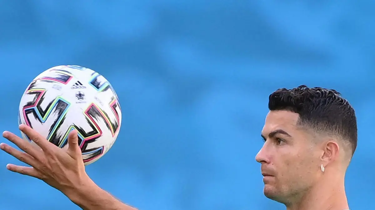 استبعاد كريستيانو رونالدو وكيليني من التشكيلة المثالية لكأس الأمم الأوروبية