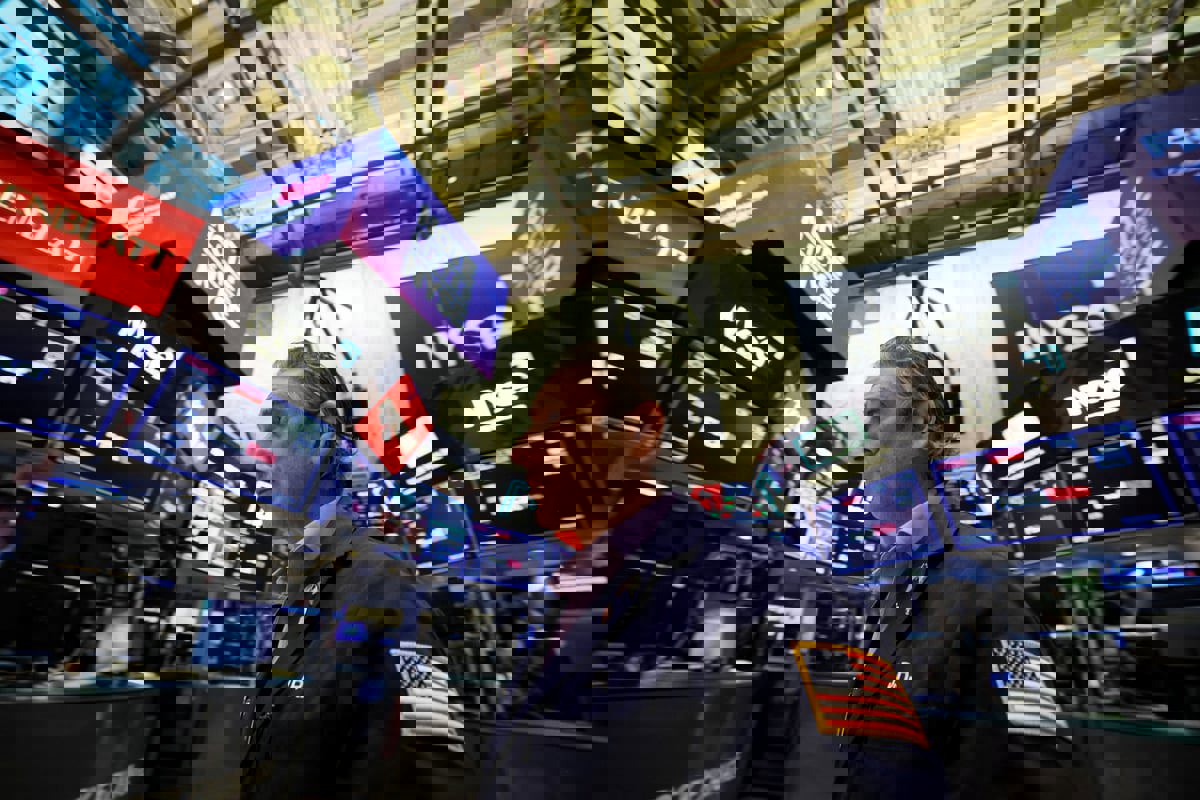 "وول ستريت" تهبط بعد ضعف بيانات نمو الناتج المحلي الإجمالي‎