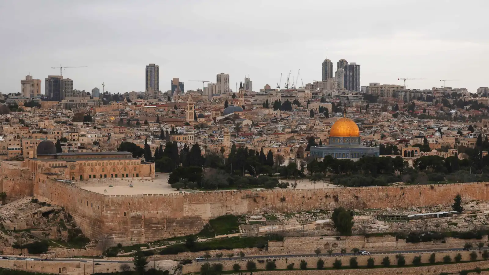 سقوط صاروخ إيراني قرب المسجد الأقصى (فيديو)