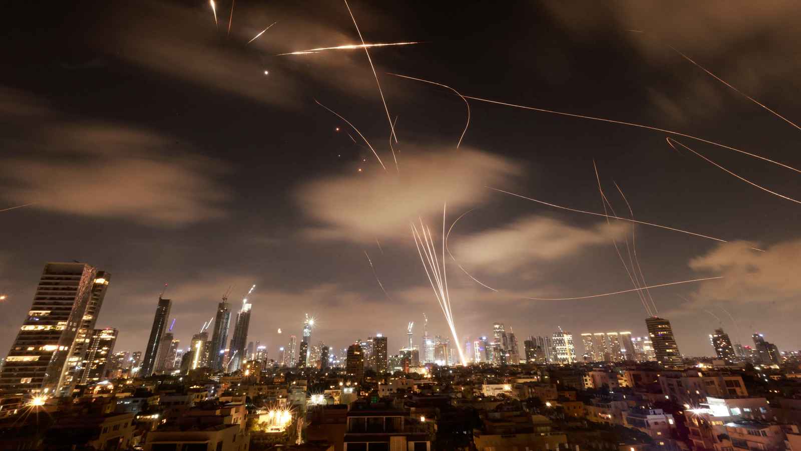 تطورات أول 5 أيام من الحرب بين إيران وإسرائيل (فيديو وصور)