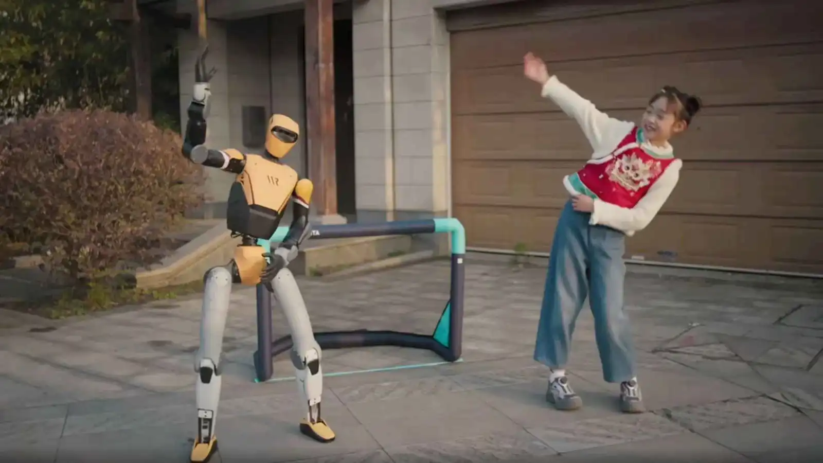 يُحاكي حركات الإنسان.. الصين تكشف عن روبوت بقدرات قياسية