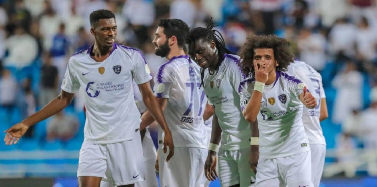 بعد انتشار مقطع لغضبه في مباراة الهلال والرائد.. عمر خربين ينفي وجود خلافات مع عموري بهذه الطريقة (فيديو)