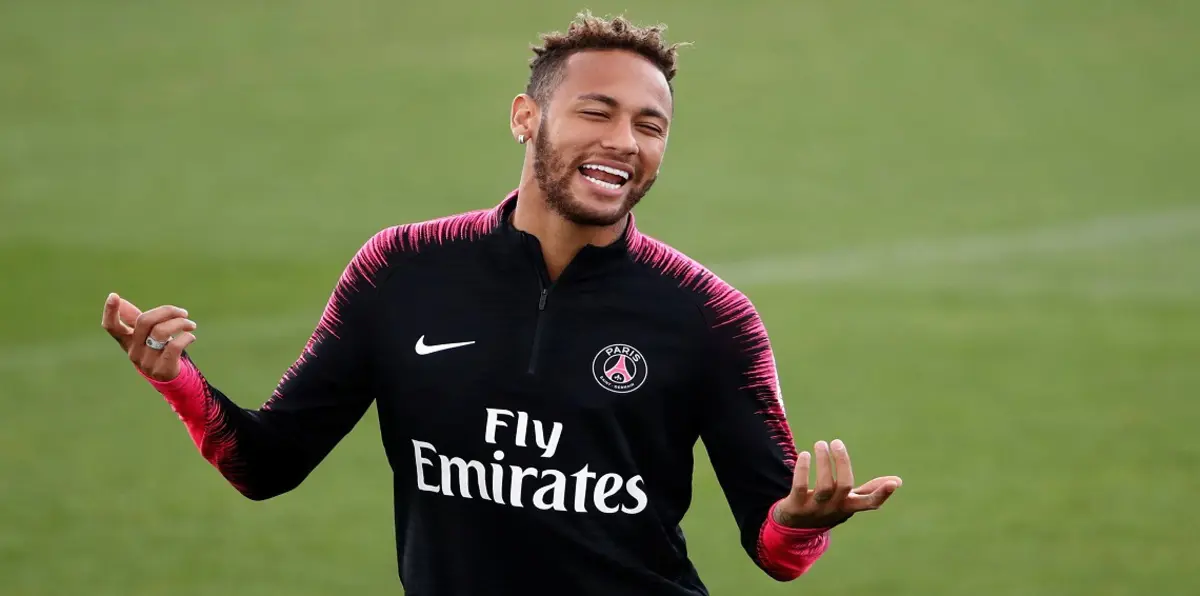 نيمار في زيارة مفاجئة لنادي برشلونة (صور)