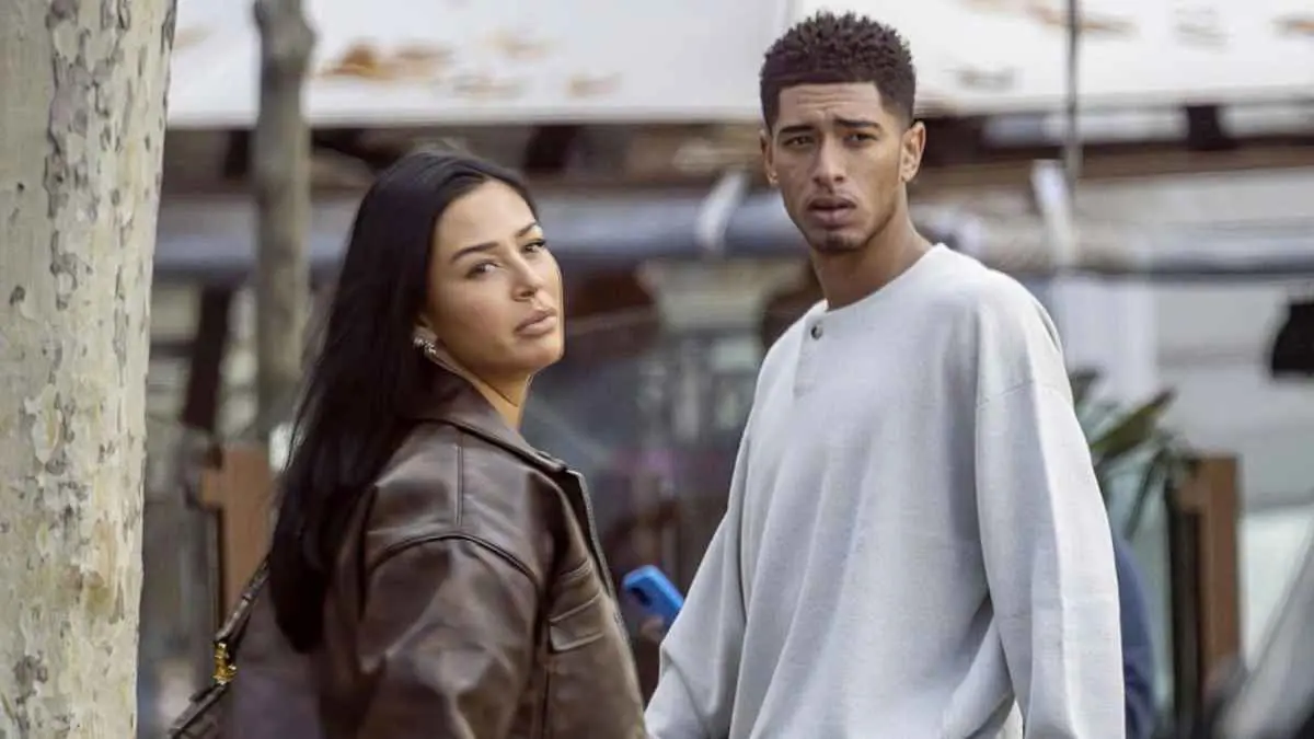 صديقة بيلينغهام السابقة ترتبط بأحد أغنياء إنجلترا (صور)