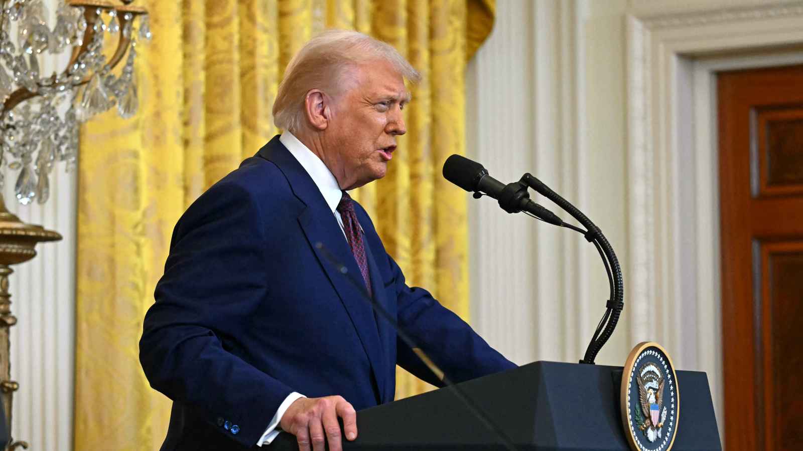 "تضرب الحلفاء والخصوم".. "زوبعة" ترامب تعصف بأوروبا