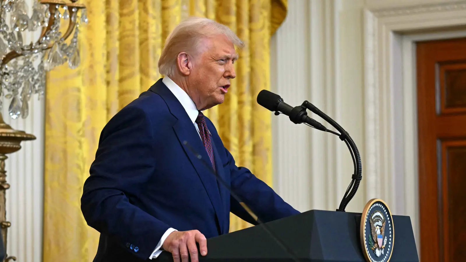 بعد إفراج حماس عن 3 رهائن.. ترامب يؤكد دعمه لأي قرار تتخذه إسرائيل