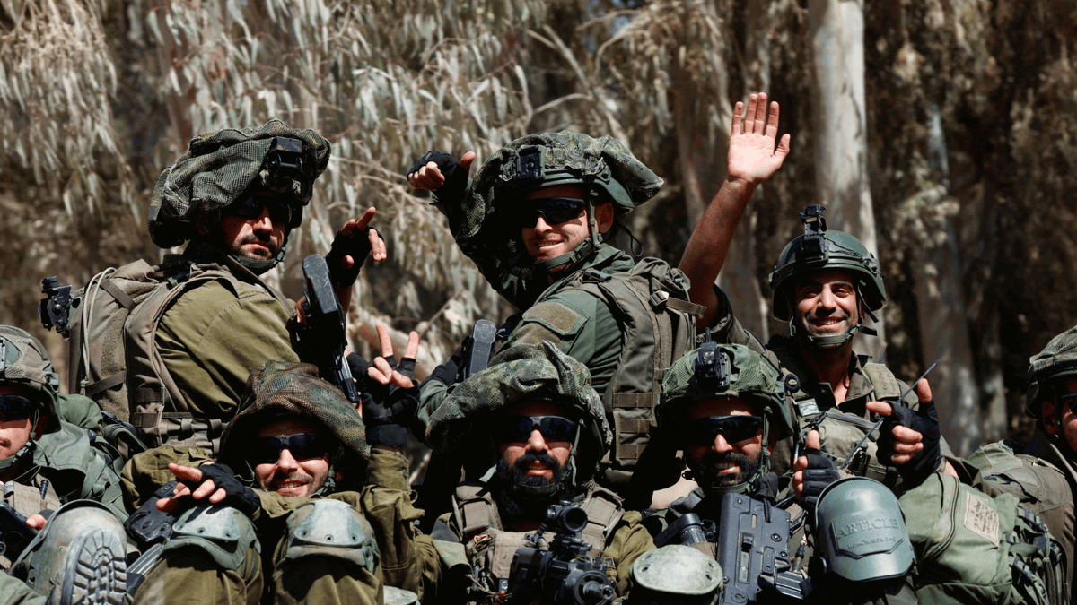 بين "رائع" و"مثير للضحك".. مقترح تجنيد عرب الداخل يفجّر جدلا في إسرائيل