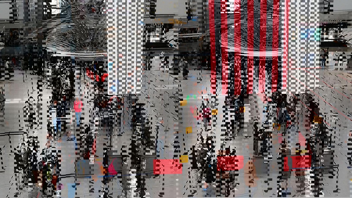 واشنطن تلزم طالبي تأشيرات الدخول بالكشف عن حساباتهم في مواقع التواصل