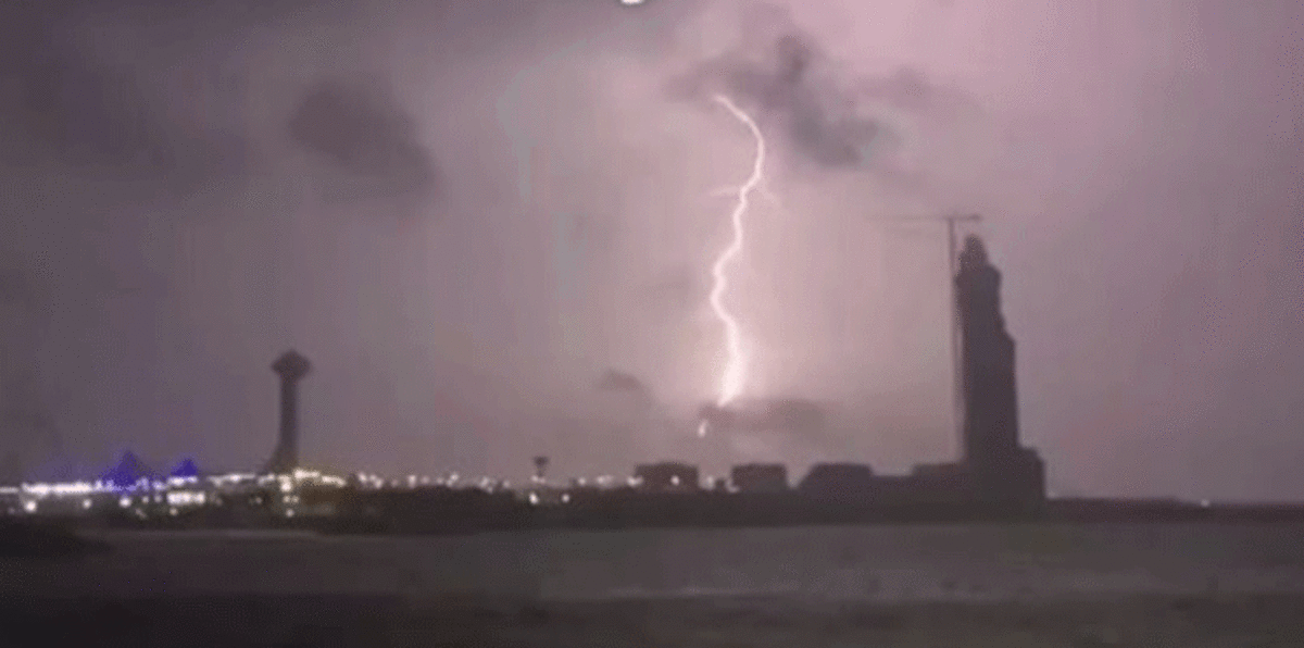 بالفيديو.. أمطار رعدية في أبوظبي ومتفاوتة ببقية الإمارات