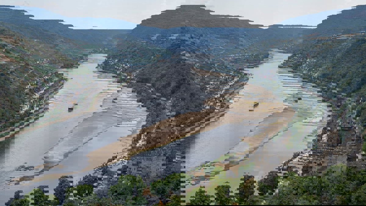 انخفاض منسوب نهر ميسيسيبي يهدد حركة الملاحة المهمة للاقتصاد الأمريكي
