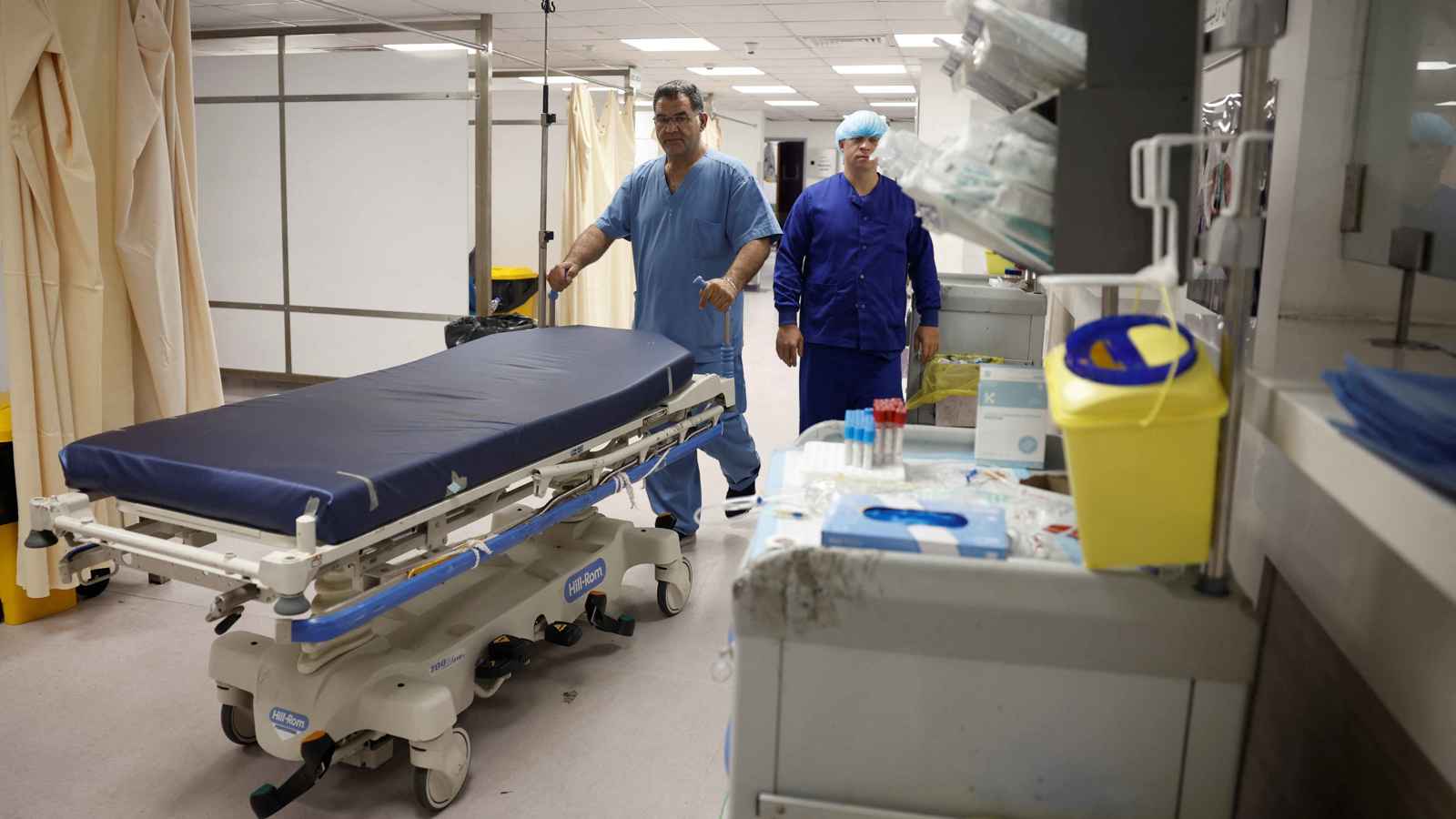 القصف استهدف طواقم طبية وشلّ مستشفيات.. لبنان على حافة كارثة صحية