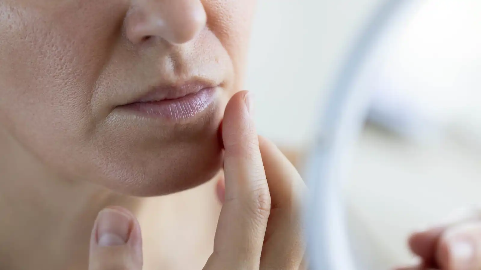 تحذير.. هذه الأطعمة قد تدمّر نضارة بشرتك