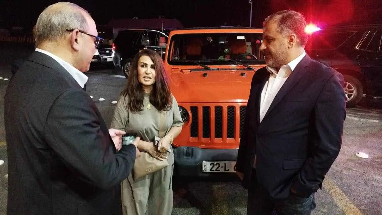 تقودها امرأة.. أول سيارة كويتية تعبر إلى العراق منذ 33 عاماً