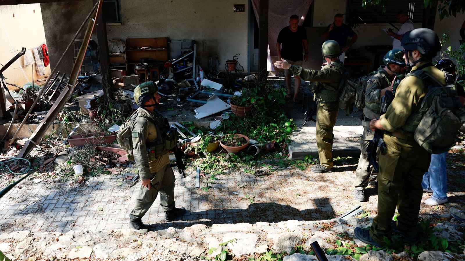 ميليشيا حزب الله ترد على اغتيال سرور برشقة صاروخية نحو إسرائيل