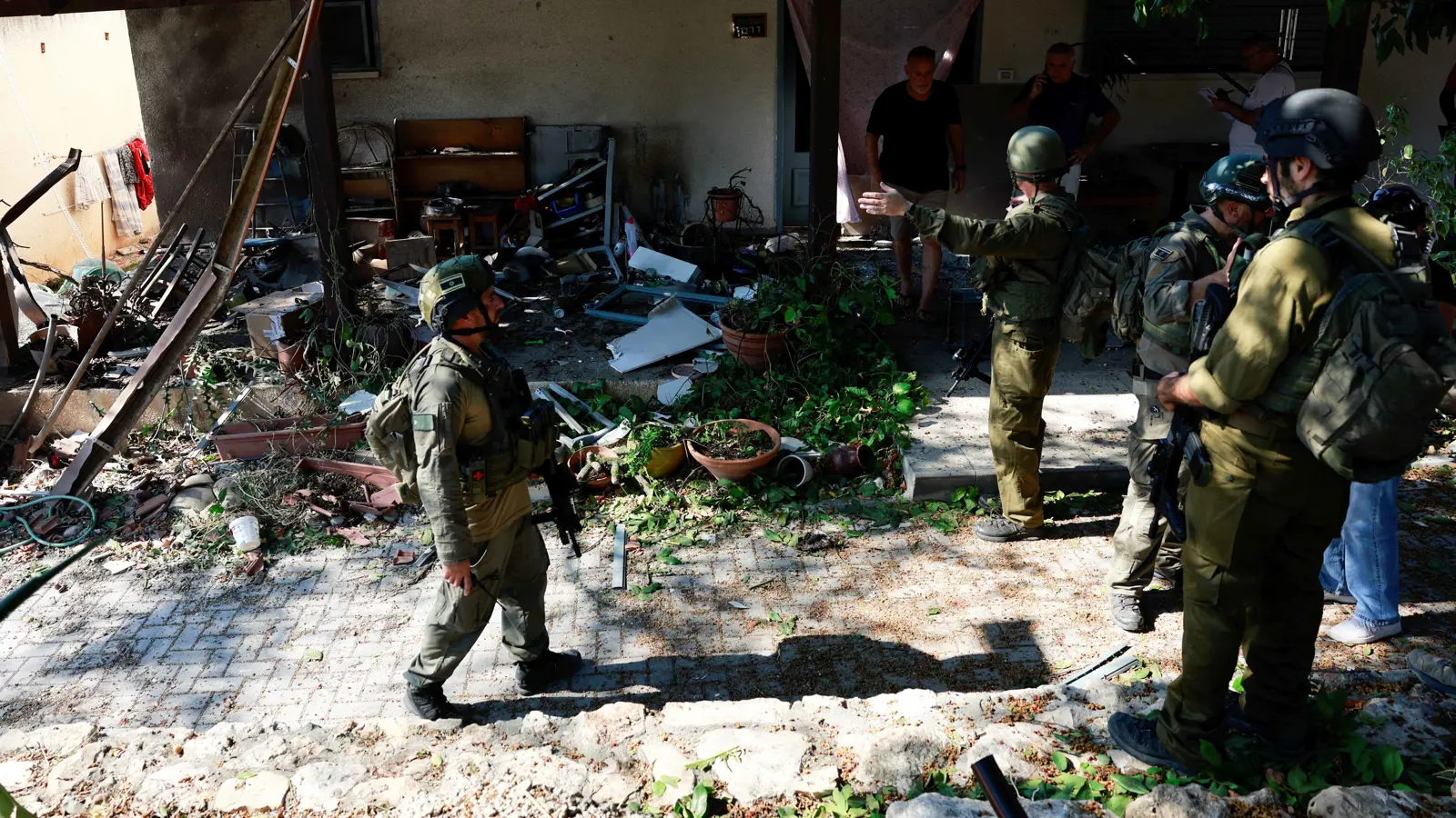 ميليشيا حزب الله ترد على اغتيال سرور برشقة صاروخية نحو إسرائيل