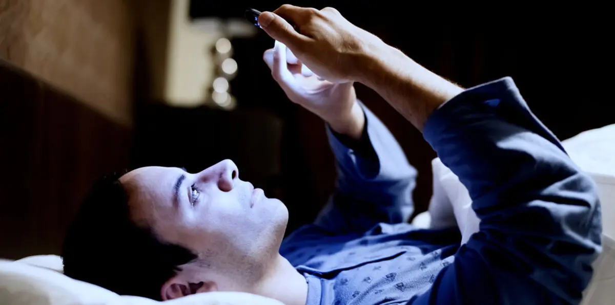 عقوبة بالسجن وغرامة باهظة على "التجسس" الزوجي في السعودية (فيديوغراف)