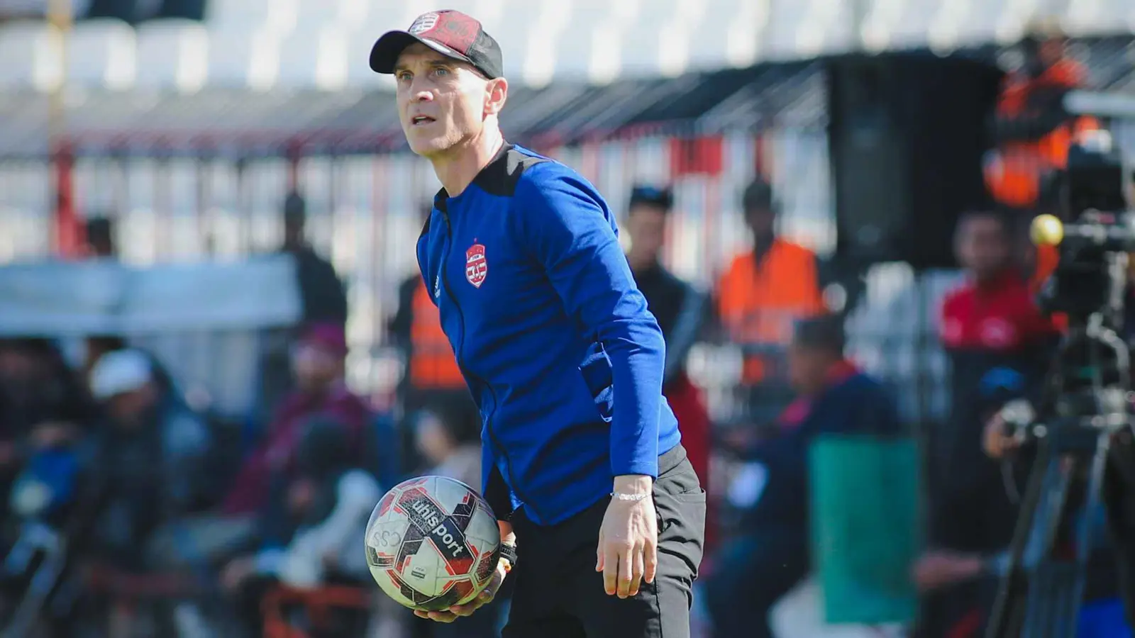 "باعنا الأوهام وأبعدنا عن اللقب".. جماهير الإفريقي التونسي تثور على صديق زيدان