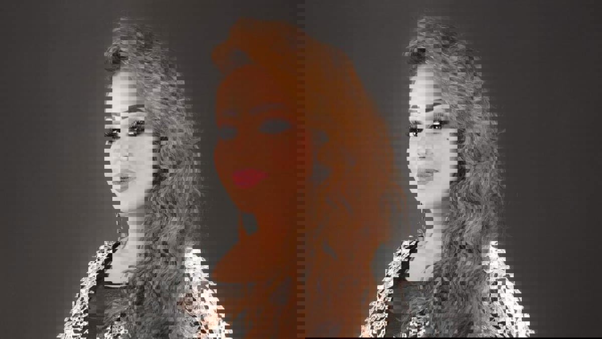 العراق.. معاقبة ضابط ظهر في "سيلفي" مع شهد الشمري خلال إنجاز معاملة