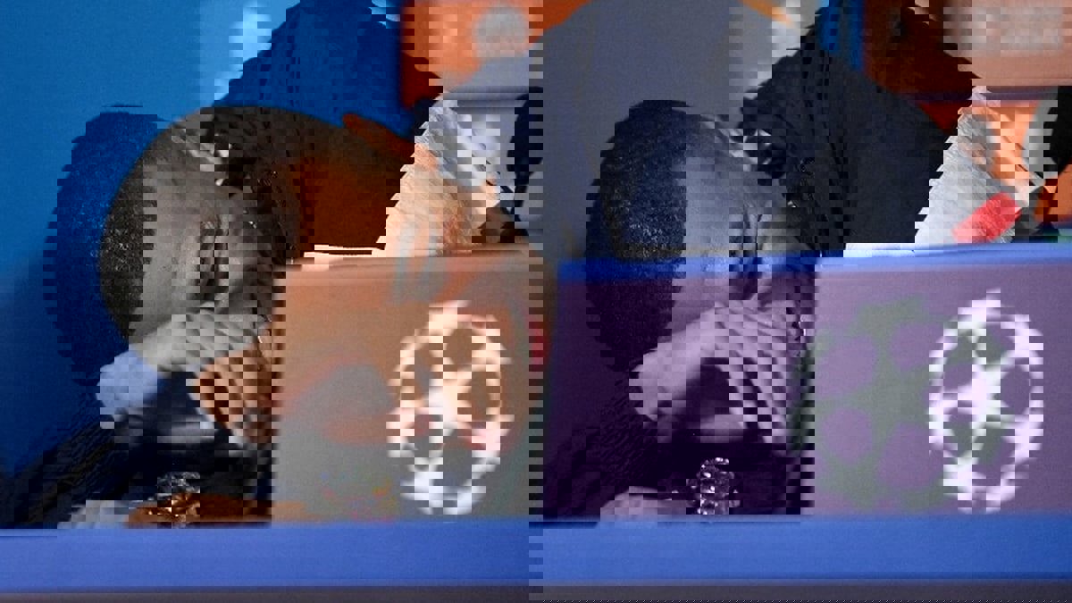 انتقادات حادة لمدرب باريس سان جيرمان ومبابي بسبب "يخت الرمال" (فيديو)