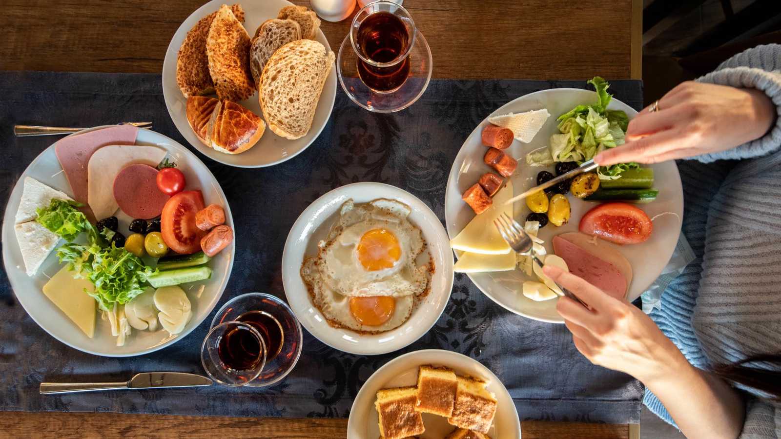 أخطاء شائعة في الإفطار قد تؤثر في طاقتك وصحتك