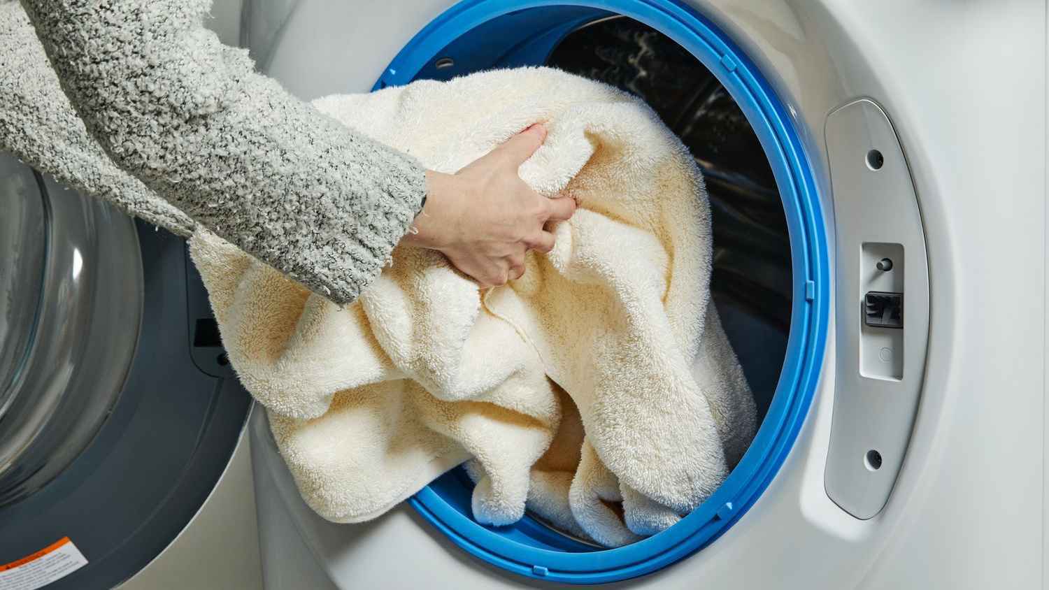 كم مرة يجب غسل المناشف والملاءات؟