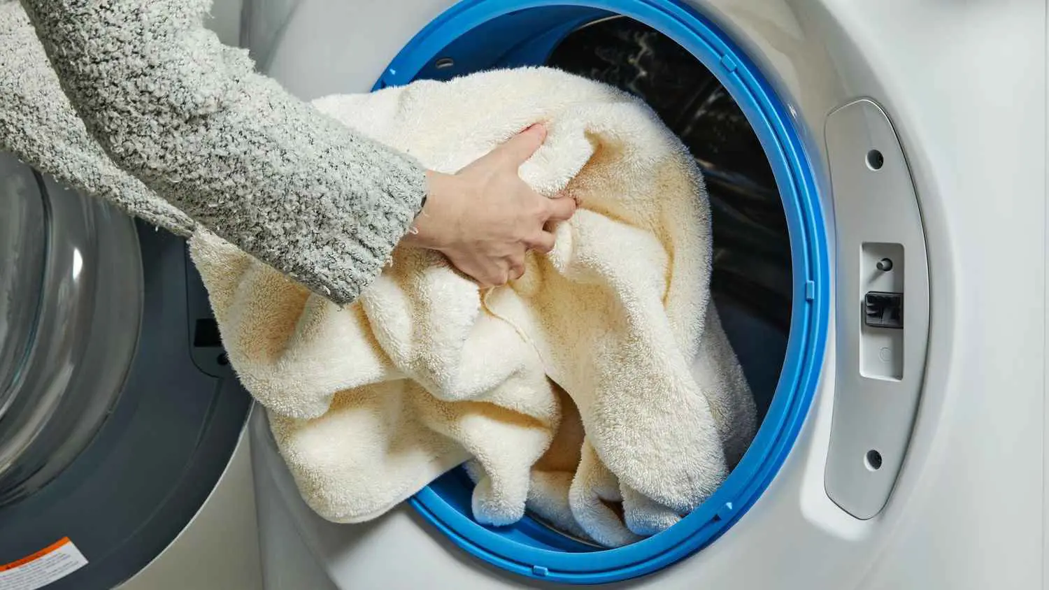 كم مرة يجب غسل المناشف والملاءات؟