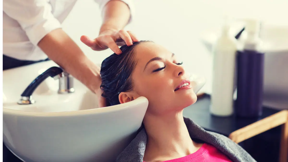 القبض على حلاقي "فتاة الرياض" (فيديو)