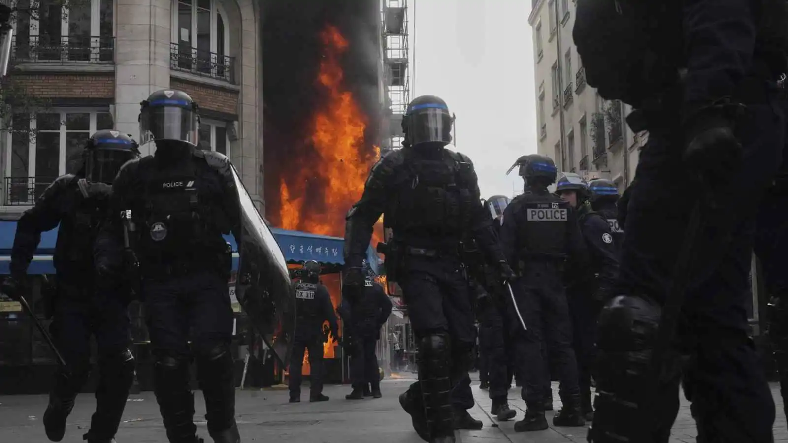 مصير ماكرون "على المحك".. أين تتجه احتجاجات الغضب في فرنسا؟