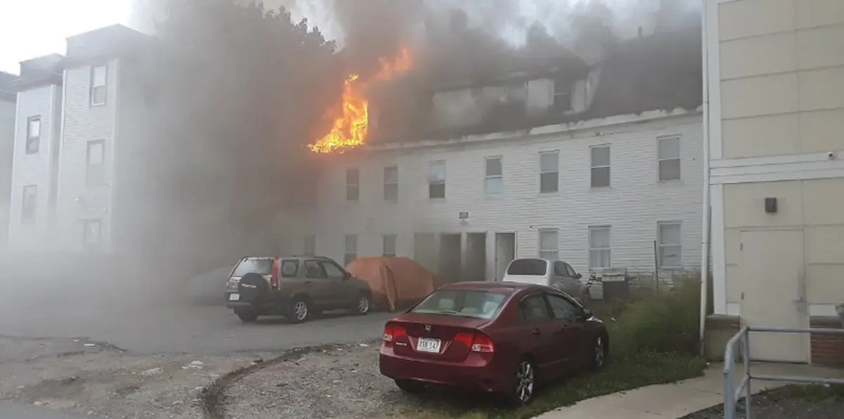 بالصور والفيديو.. انفجارات هائلة تهز ولاية ماساتشوستس الأمريكية