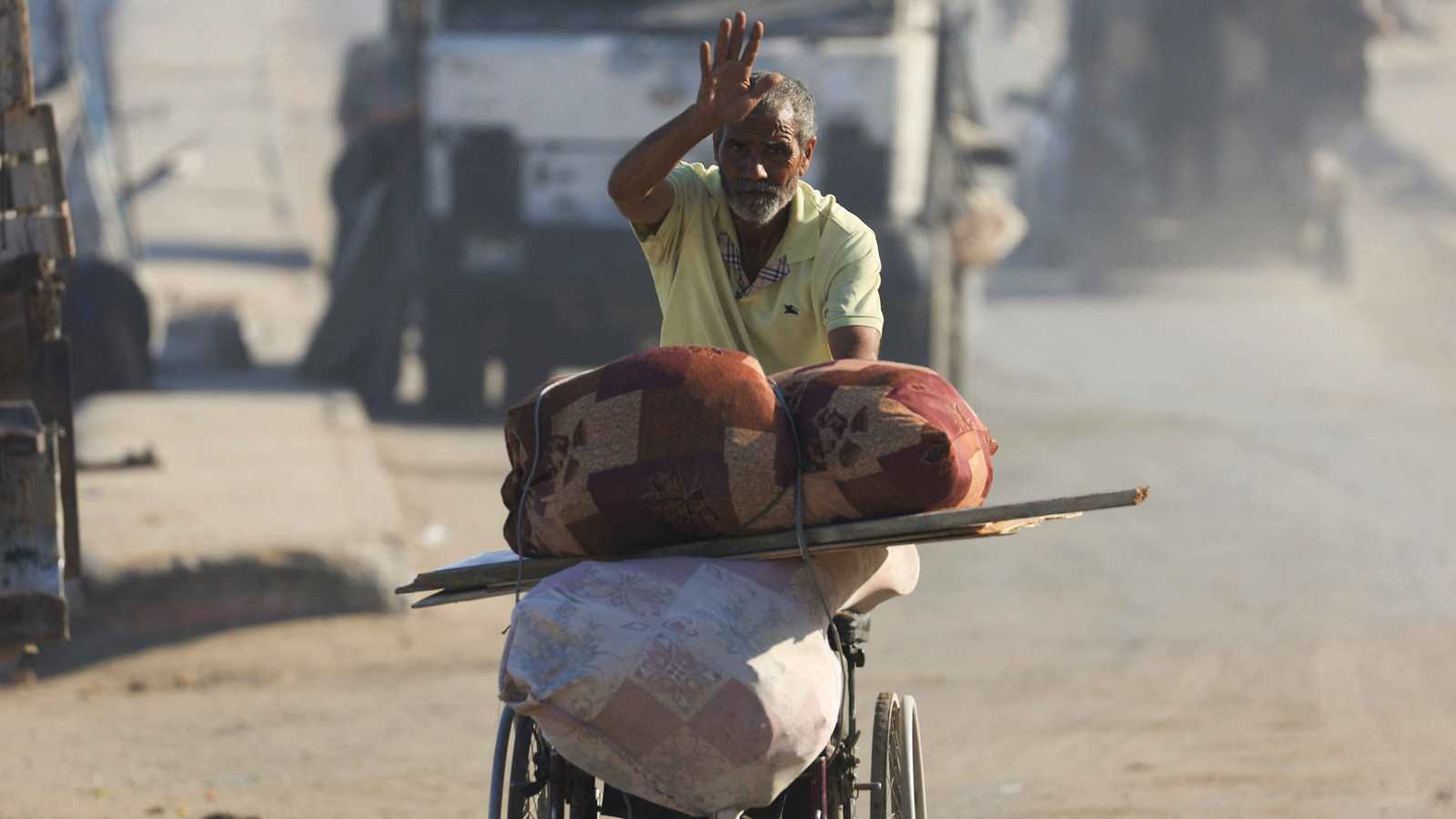 الجيش الإسرائيلي يعلن إغلاق آخر ممر للمتجهين شمالا من جنوب غزة