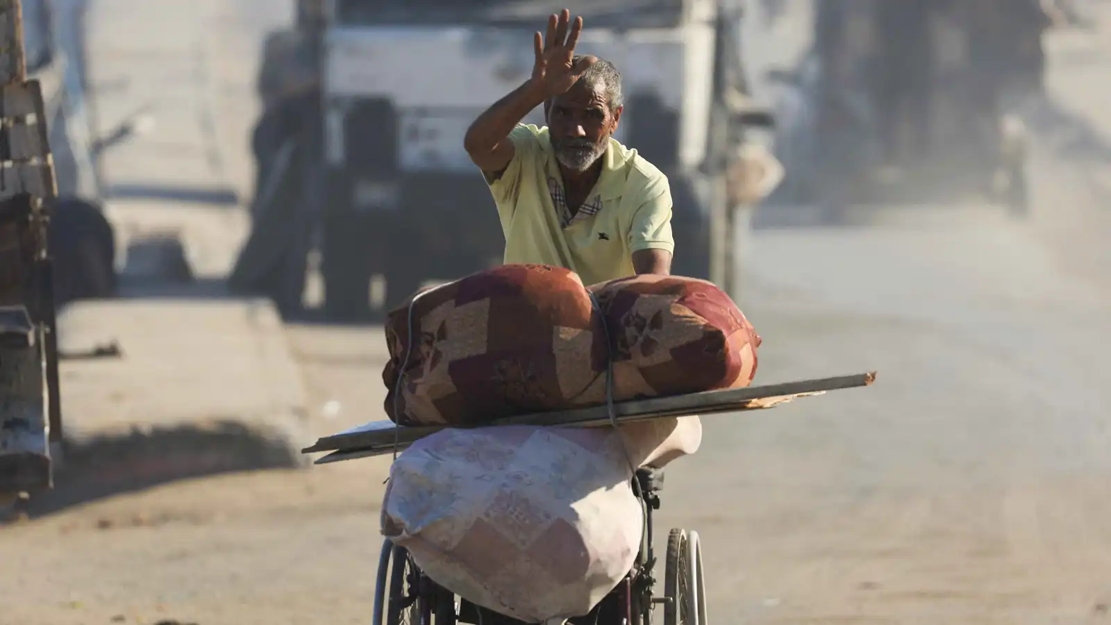 الجيش الإسرائيلي يعلن إغلاق آخر ممر للمتجهين شمالا من جنوب غزة