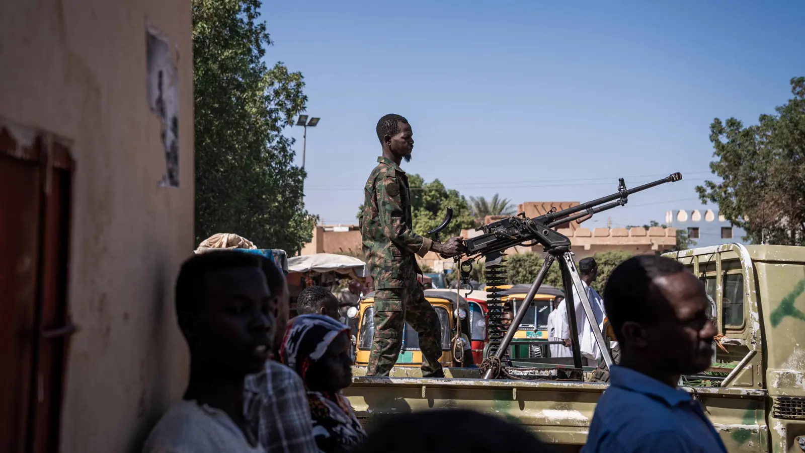 خبراء: تشكيل "حكومة مدنية" خيار البرهان الأخير لوقف الحرب في السودان