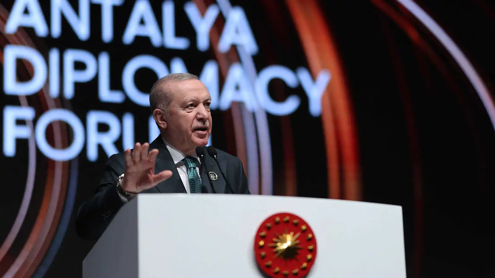 "منتدى أنطاليا".. هل تراهن تركيا على "الوساطة" لإنهاء الحروب؟