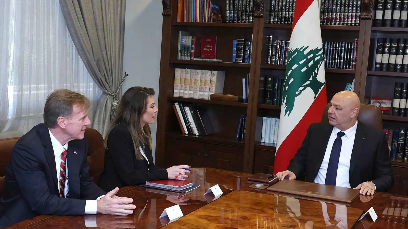 مصادر دبلوماسية تكشف عن طلب أمريكي حاسم من لبنان بشأن حصر السلاح