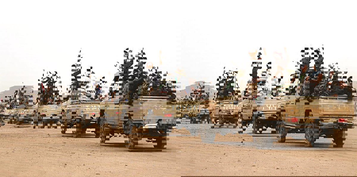 اليمن.. مسلحون يقطعون طريقًا دوليًا احتجاجًا على رفع أسعار الوقود