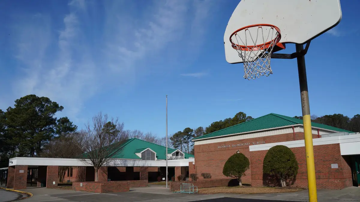 معلمة أمريكية أطلق تلميذها النار عليها.. تقاضي مدرستها بتهمة التقاعس
