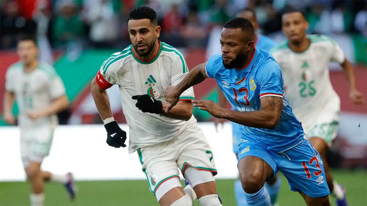 رياض محرز يحسم الجدل بشأن صاحب قرار تبديل بولبينة