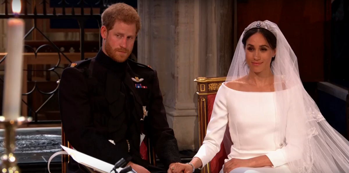 "قراءة الشفاه" تكشف أحاديث الأمير هاري مع ميغان في حفل زفافهما (فيديو وصور)