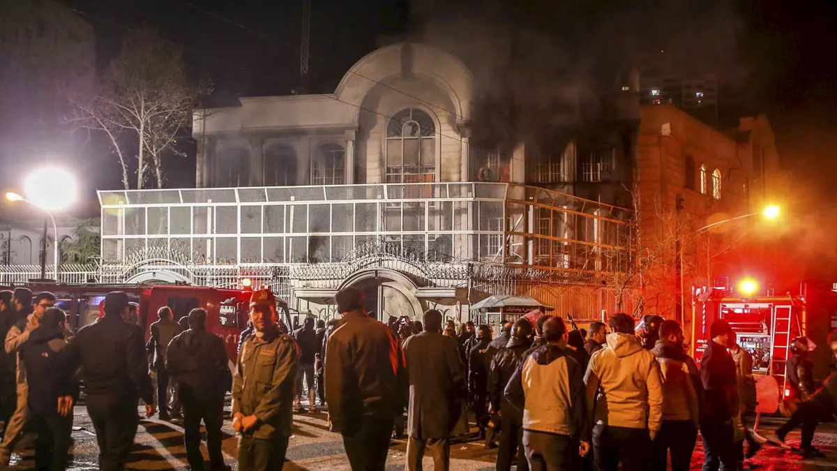 برلماني إيراني يطالب بدفع تعويضات للسعودية على خلفية اقتحام سفارتها في طهران