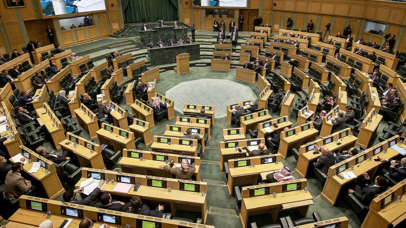 اعترض على "لقبه".. نائب أردني "يفجر" سجالا في مواقع التواصل (فيديو)