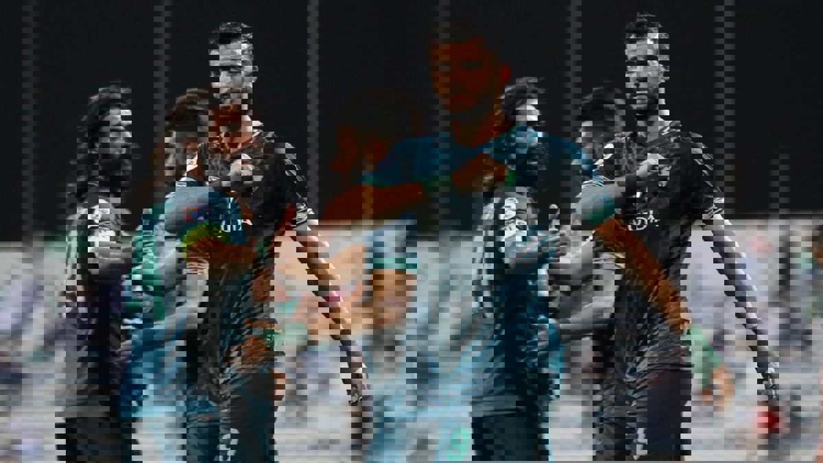 عمر السومة يقود النادي الأهلي السعودي للفوز على بیرسبولیس بدوري أبطال آسيا (فيديو)