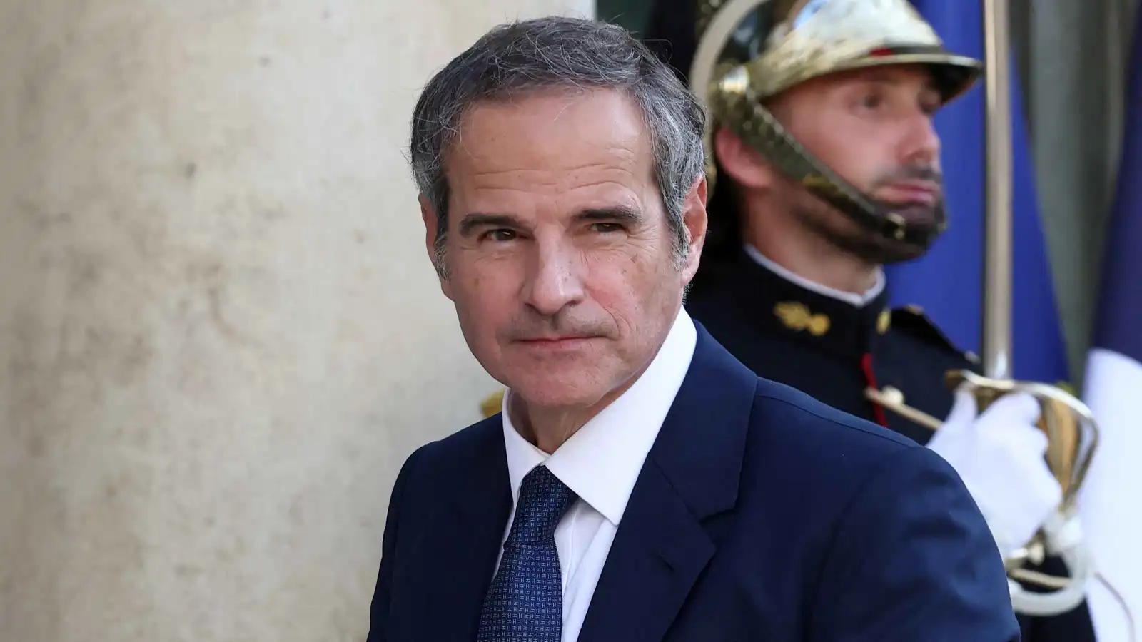 حماية أمنية مشددة على غروسي بسبب تهديد إيراني