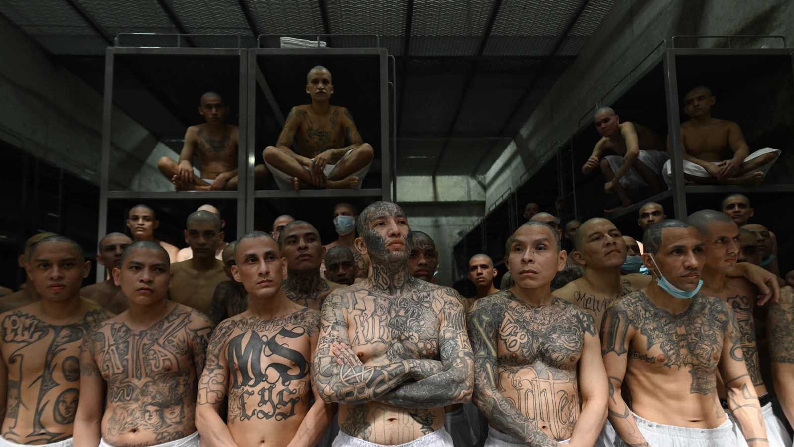 بأحكام تصل لأكثر من ألف عام..  السلفادور تعاقب أعضاء عصابة "ام اس-13"