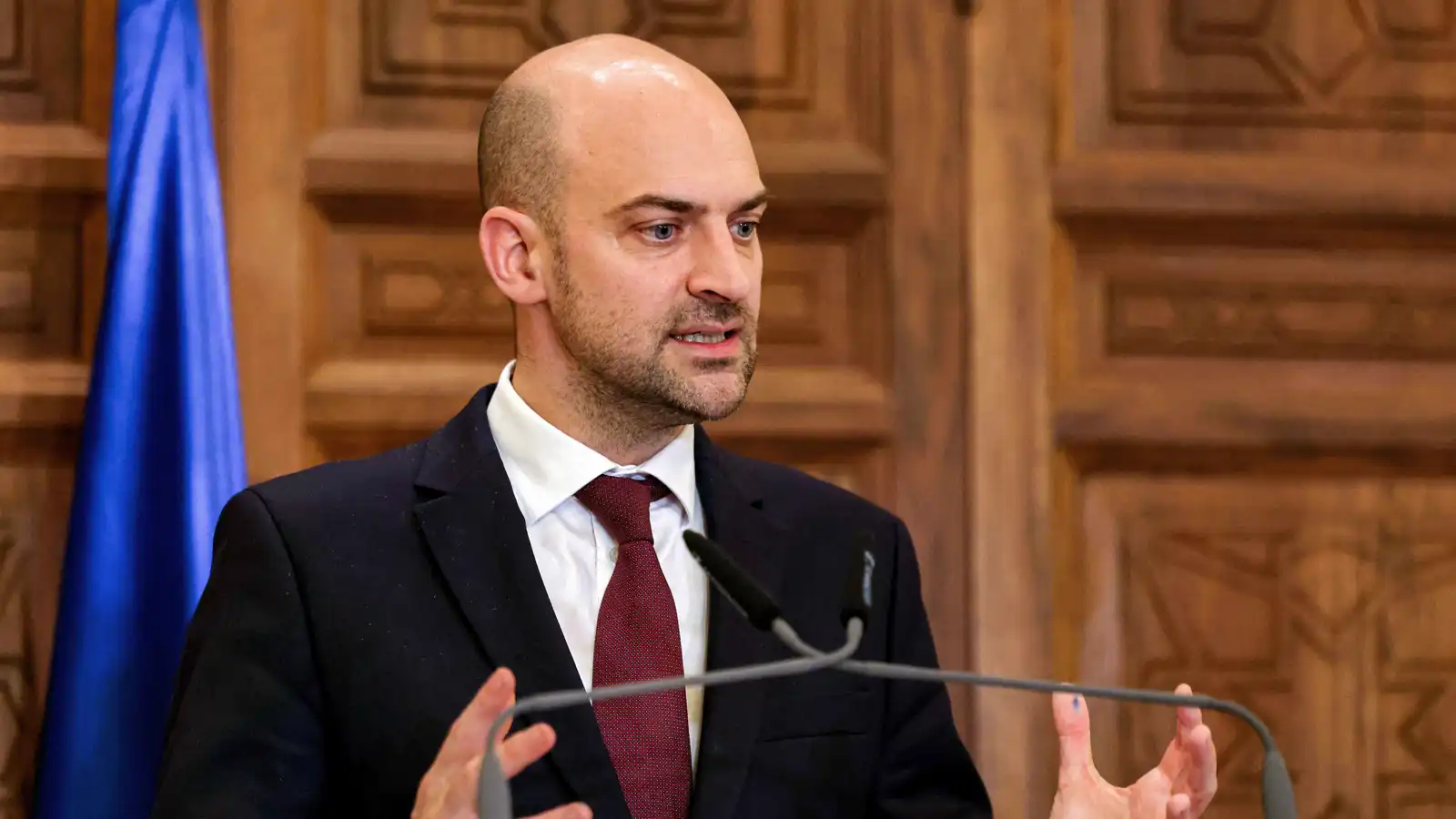 فرنسا تعتزم زيادة التأشيرات للإيرانيين الراغبين في اللجوء