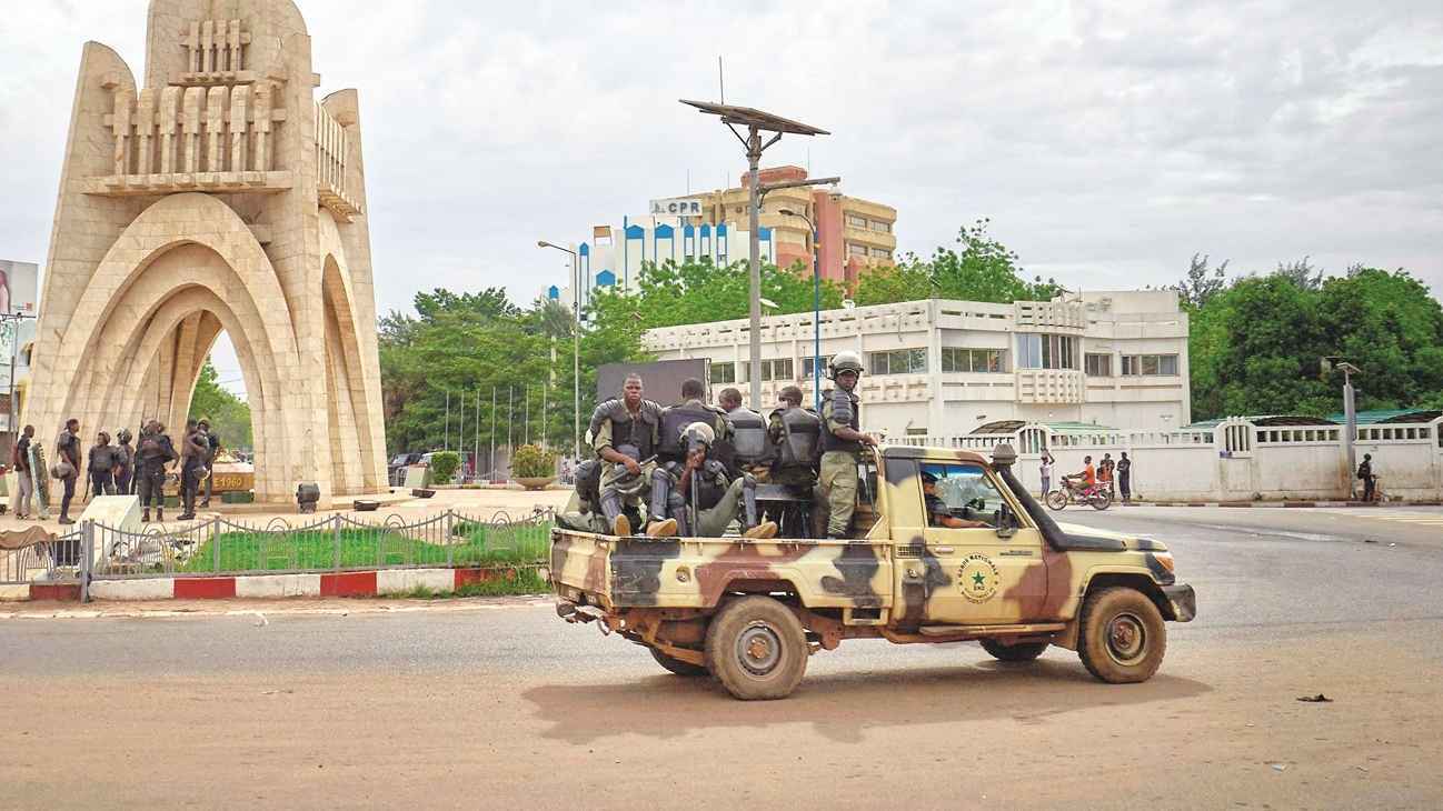 اعتقال دبلوماسي فرنسي بتهمة التجسس يؤجج الأزمة بين باماكو وباريس