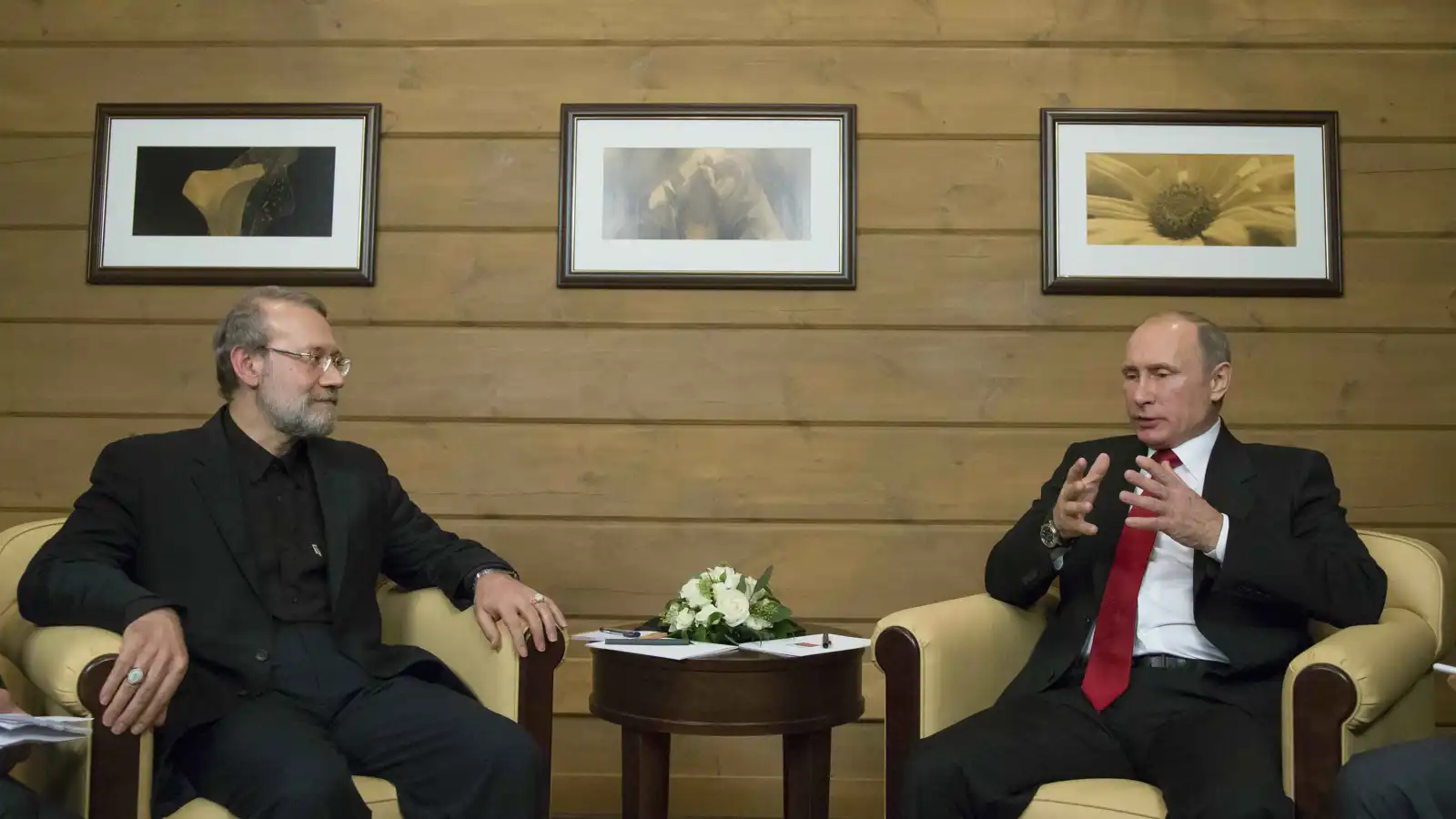 زيارة غير معلنة إلى موسكو.. لاريجاني يلتقي بوتين في الكرملين