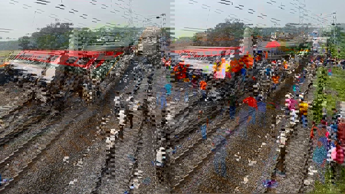 قتلى وجرحى بتصادم قطارين في الهند (فيديو)