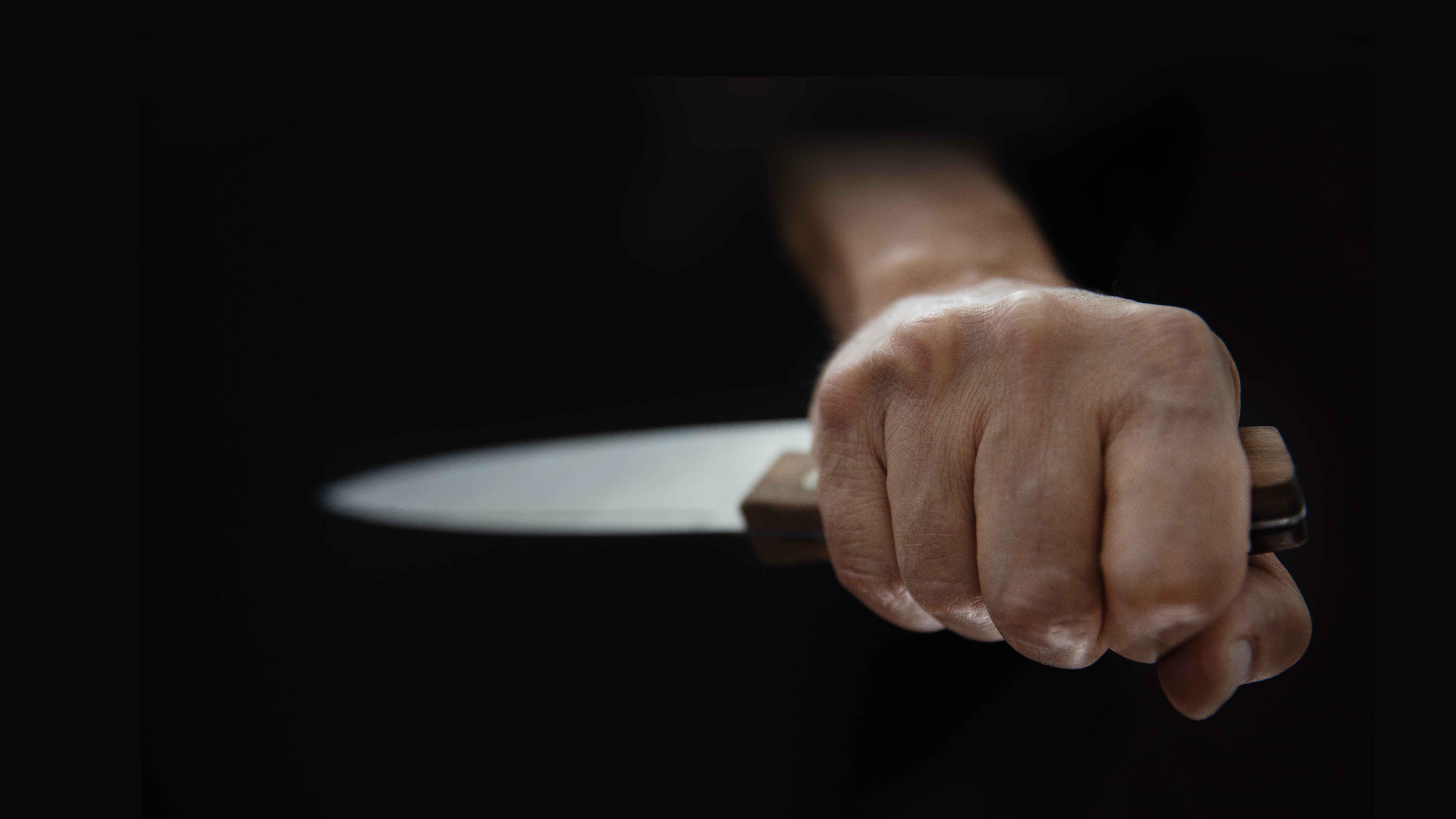 تونس.. طعن زوجته وحماته ثم فر هاربا